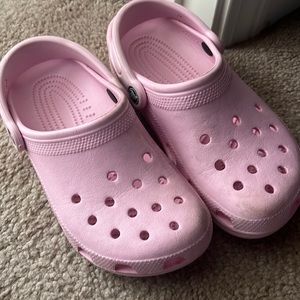 baby pink crocs